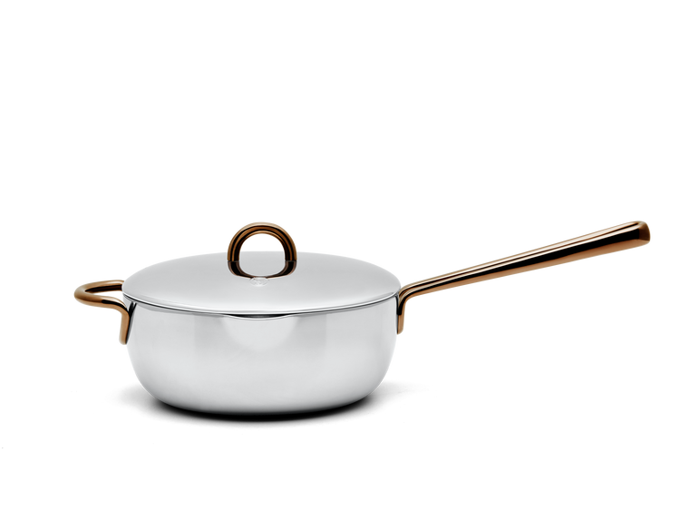 Saucy stainless steel saucier - side view with lid