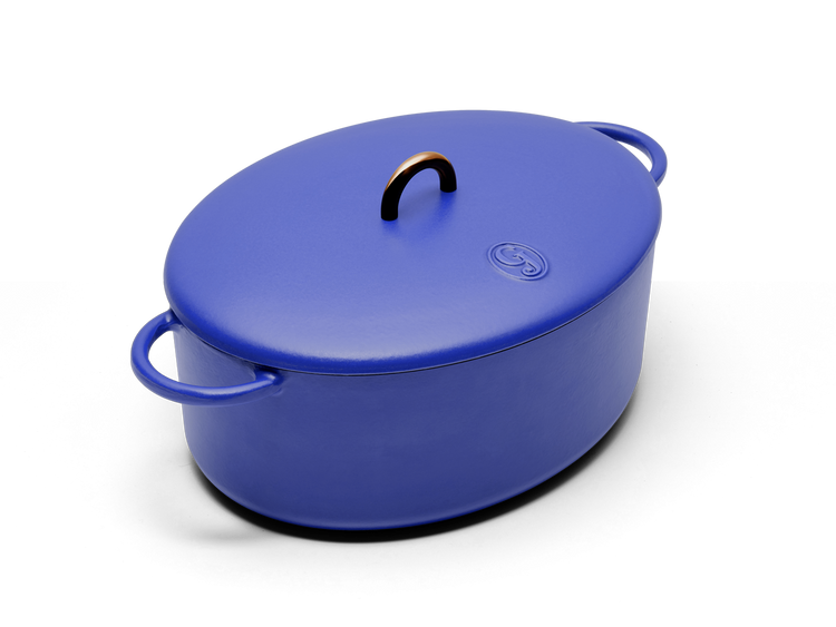 Enameled cast-iron Dutch oven in blueberry blue - main